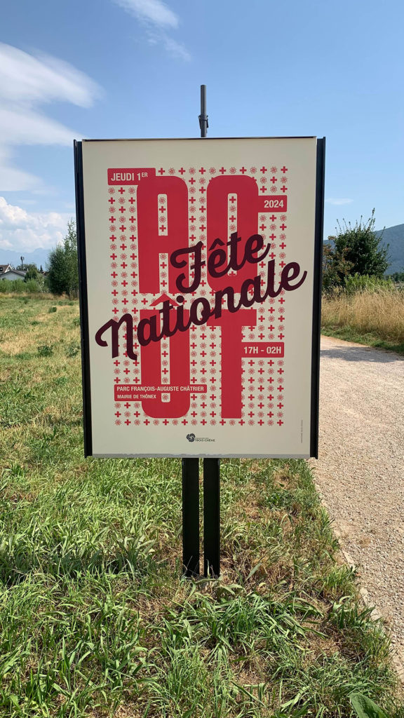 Affiche graphique moderne avec typographie et couleurs suisses pour célébrer la fête nationale du 1er août.