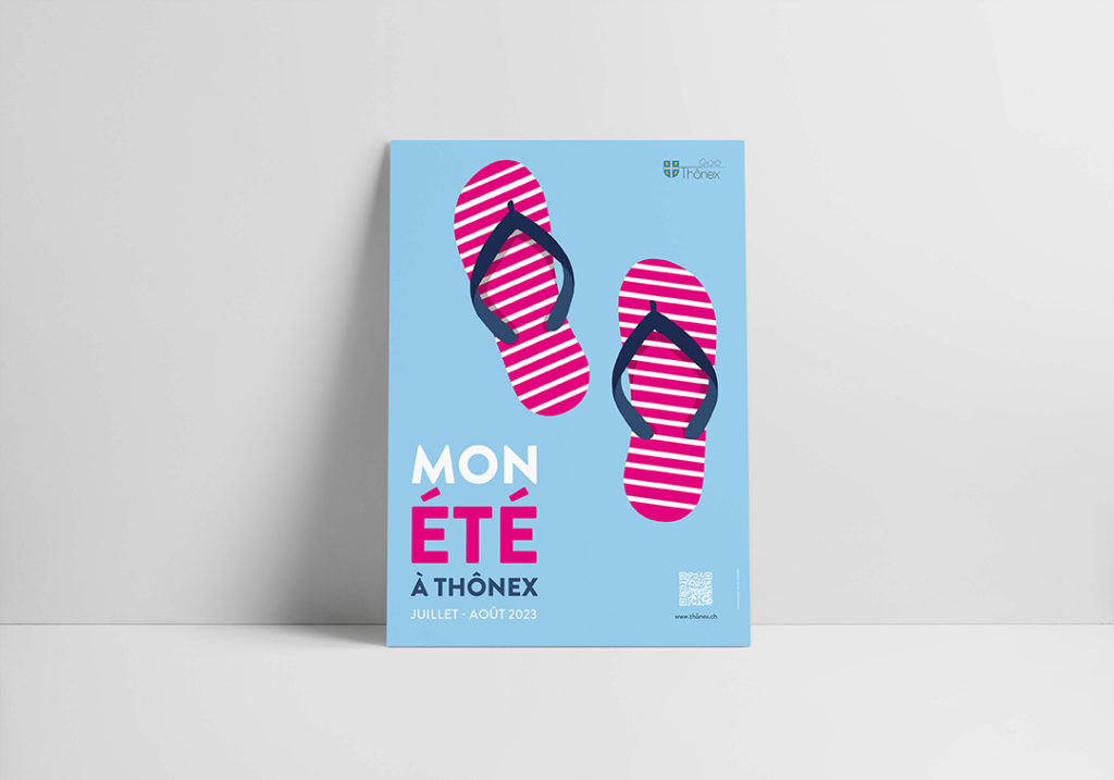 Trois saisons, trois objets inspirés de l’été : un parasol, des tongs et un ballon gonflable. On y ajoute les couleurs de la commune, ainsi qu’une touche de peps supplémentaire.