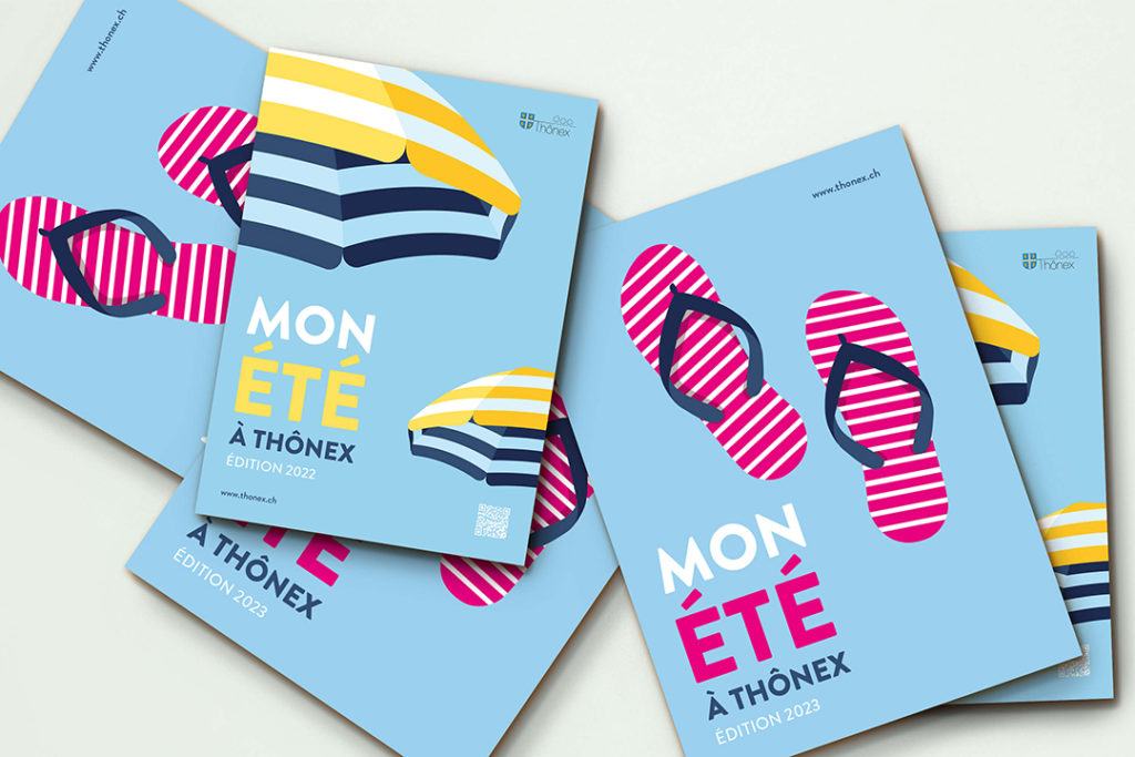 Trois saisons, trois objets inspirés de l’été : un parasol, des tongs et un ballon gonflable. On y ajoute les couleurs de la commune, ainsi qu’une touche de peps supplémentaire.