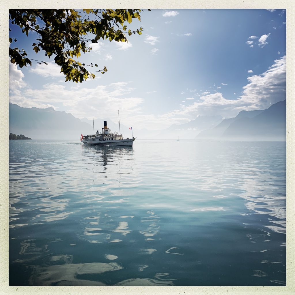 Une photo prise par Natalie Bindelli d'un bateau de la CGN sur la lac Léman depuis le port de Vevey